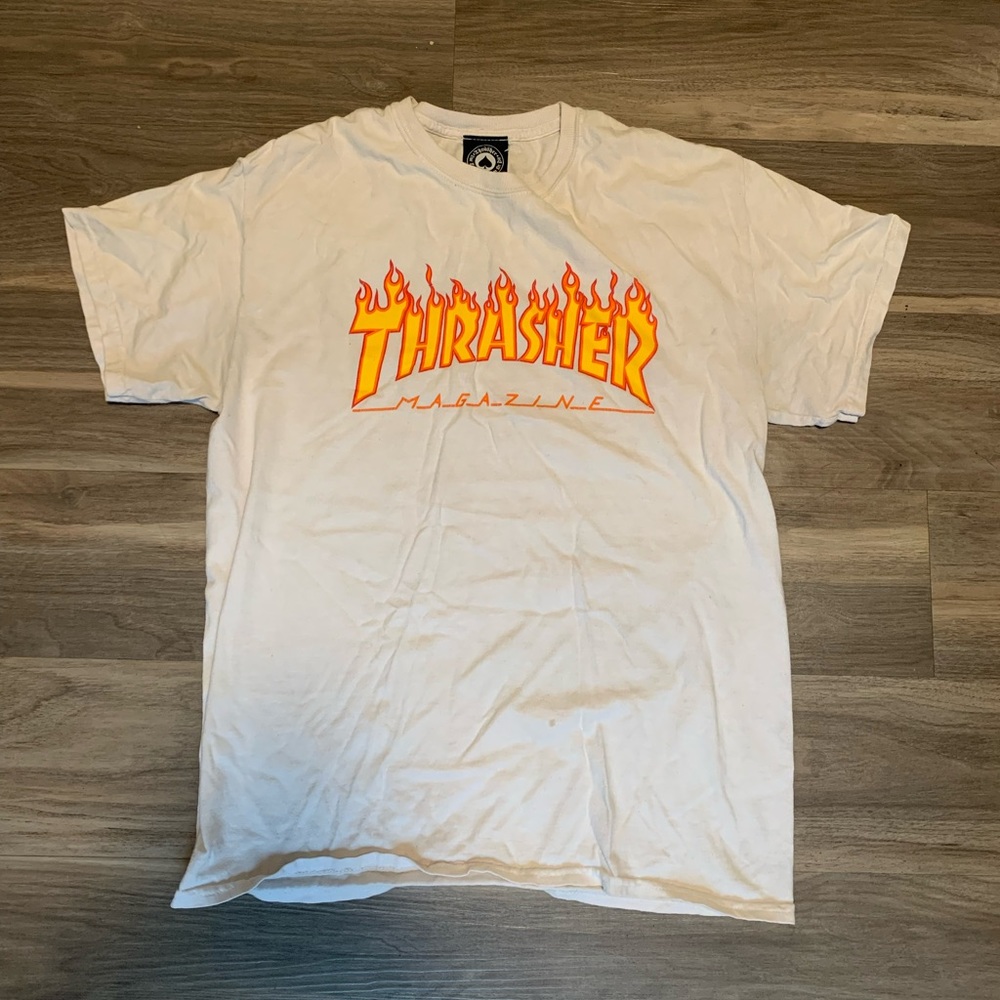 Medium white thrasher flame shirt ‼️